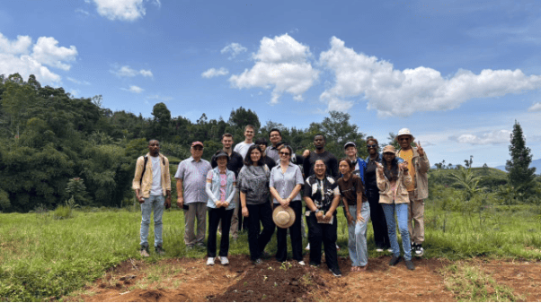 Kunjungan Field Practicum Mahasiswa BIPA ke Kebun Kopi Ciwidey